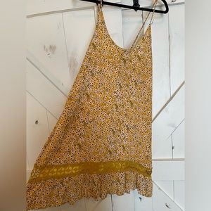 Women’s spaghetti strap yellow dress with lace